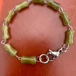 Elegant Green Beaded Bracelet